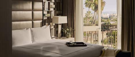 1 bedroom, Egyptian cotton sheets, premium bedding, down duvets