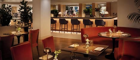 3 restaurants, breakfast, lunch, dinner served; Italian cuisine