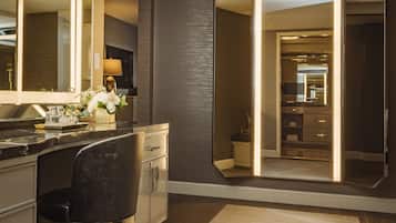 Separate tub and shower, free toiletries, hair dryer, bathrobes