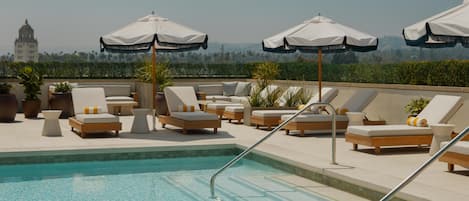 Piscine extérieure, tentes de plage, parasols de plage