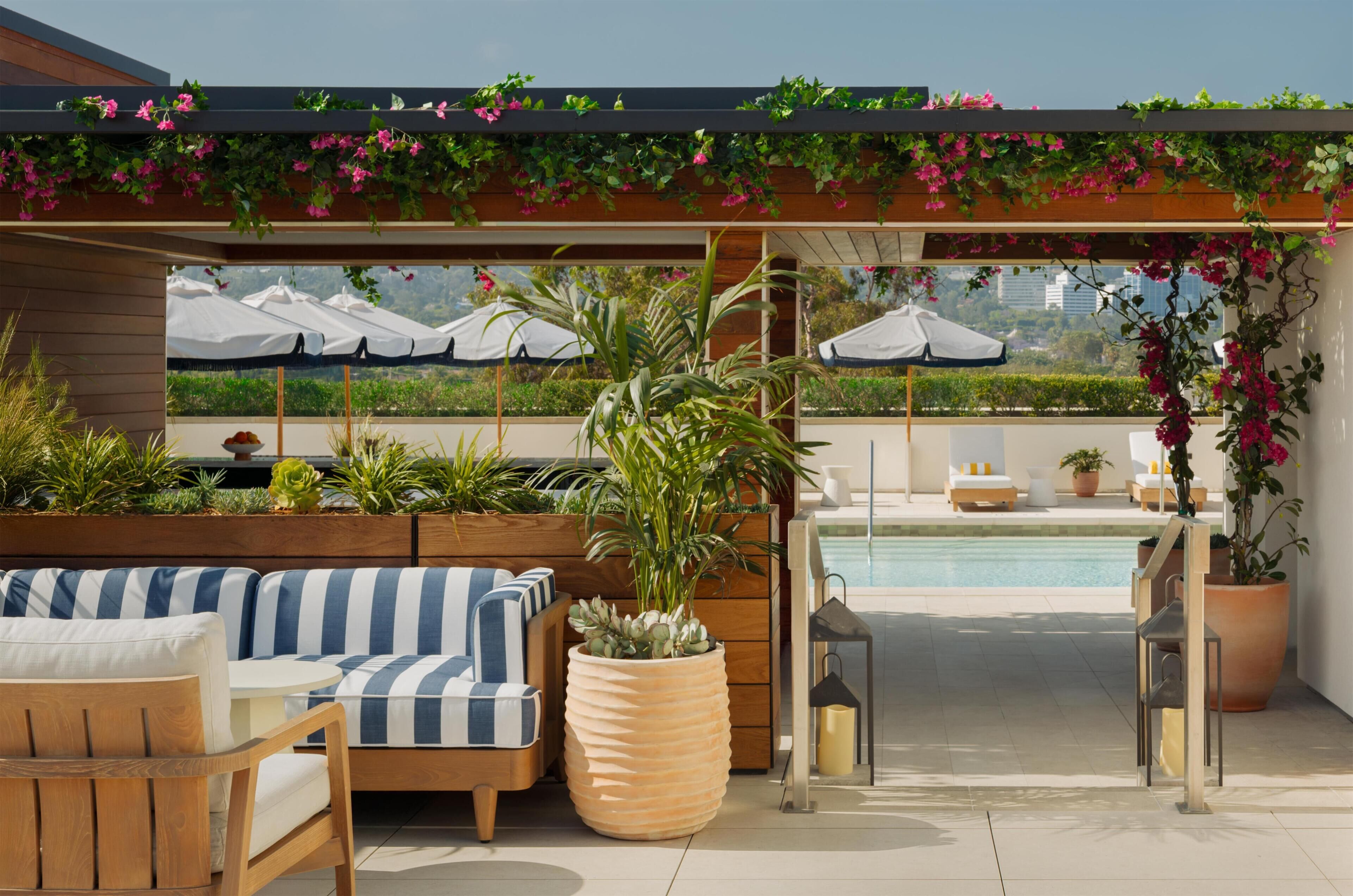 3 間餐廳；供應早餐、午餐、晚餐；意大利菜