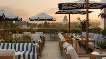 3 restauranter, frokost, lunsj og middag serveres, italienske retter