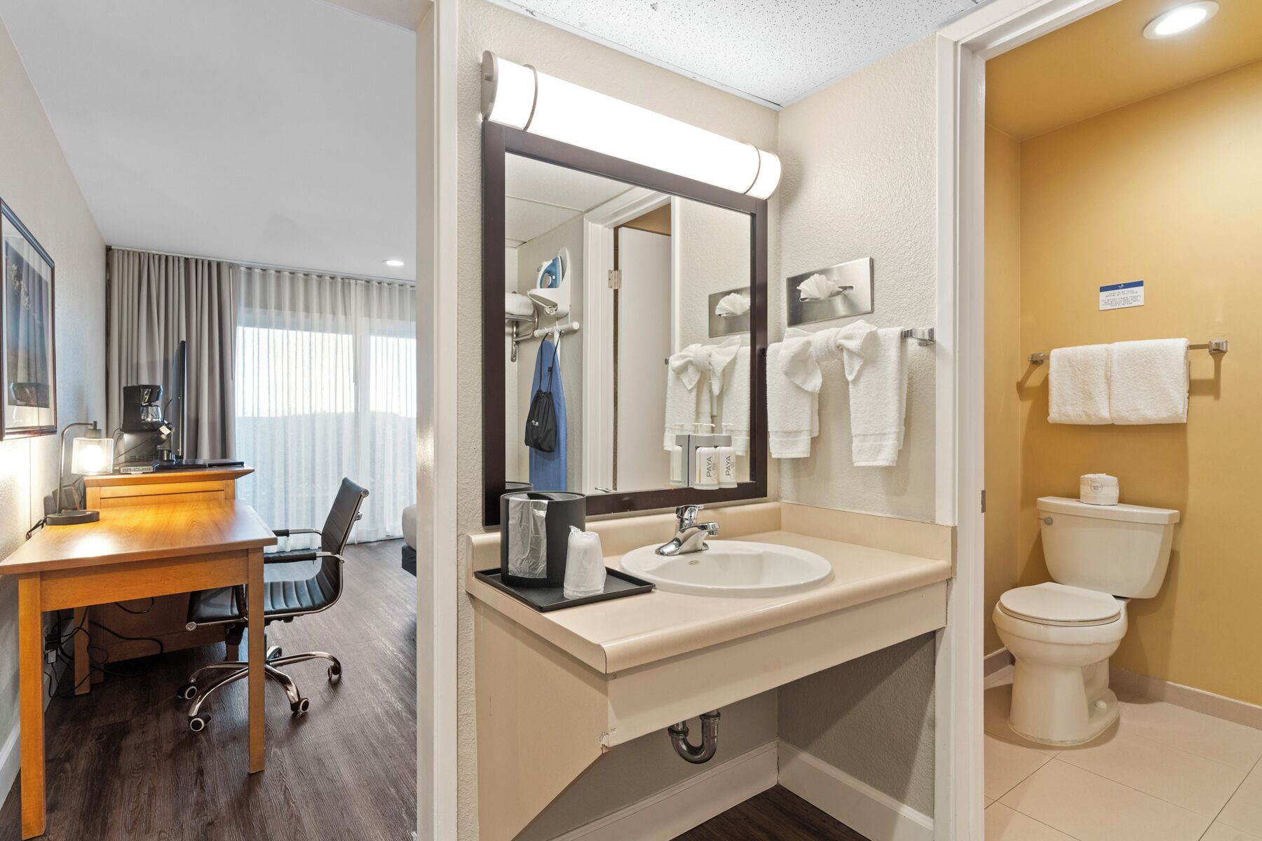 room, 1 king bed, patio, bay view | bathroom | combined shower/bathtub, free toiletries, hair dryer, towels