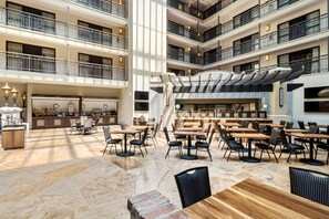 Bao gồm bữa sáng buffet hàng ngày 