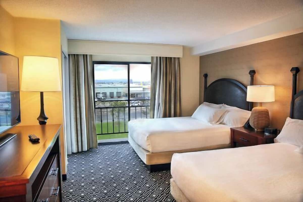 1 bedroom, premium bedding, in-room safe, desk