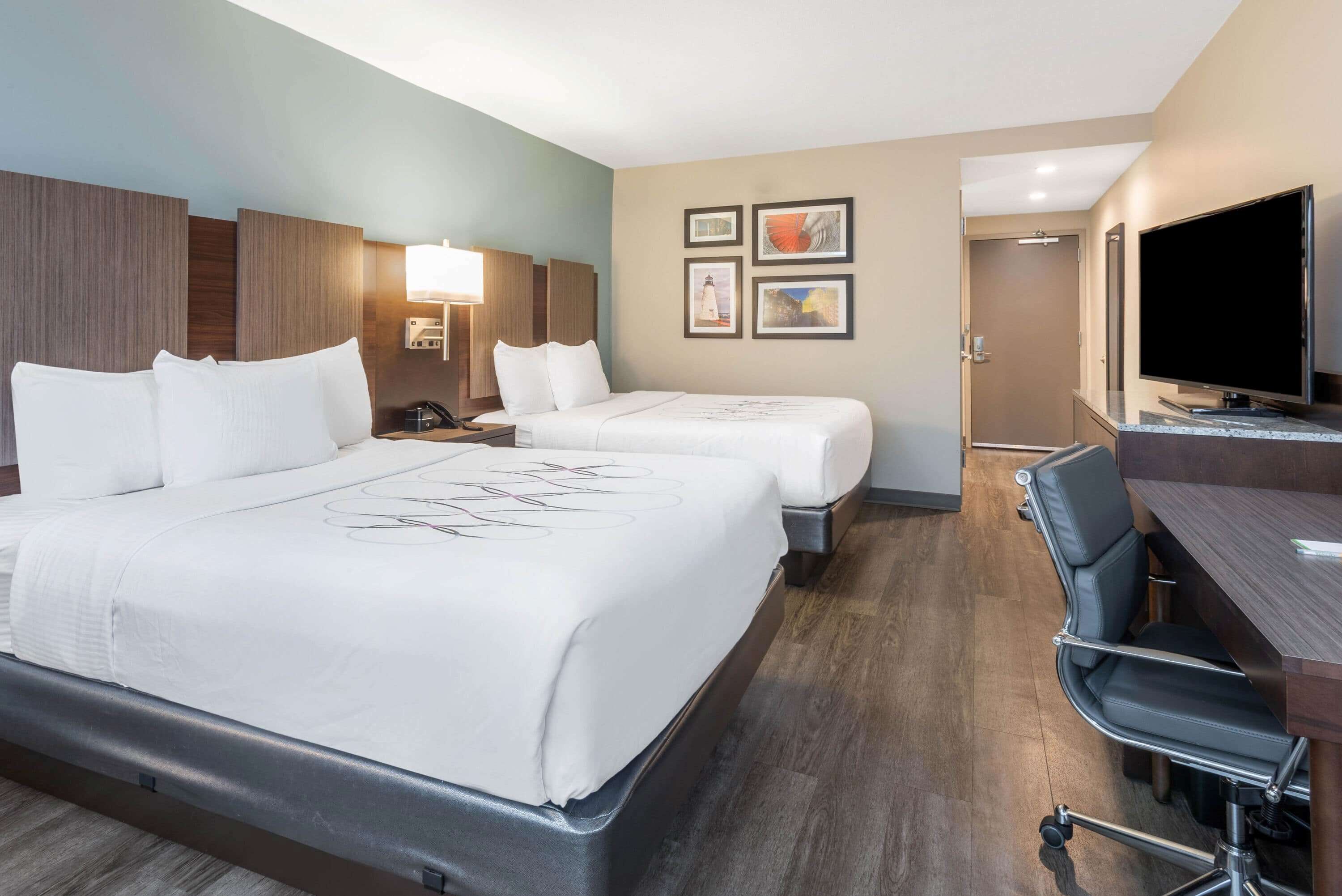 1 bedroom, hypo-allergenic bedding, pillow-top beds, desk