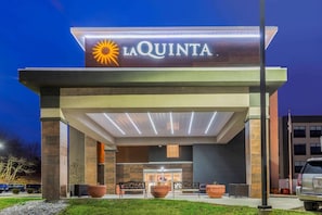 Exterior - La Quinta Inn & Suites by Wyndham Aberdeen-APG (Aberdeen)
