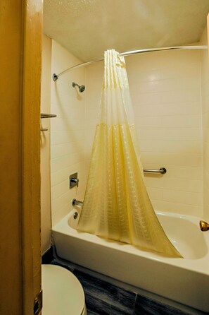 Miljøvennlige toalettsaker, hårføner og håndklær