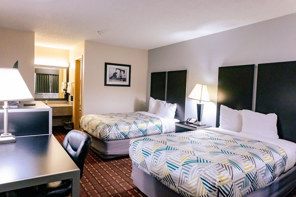 Individuelt innredet, skrivebord og skrivebord for bærbar PC