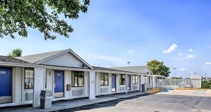 Motel 6 Hagerstown, MD