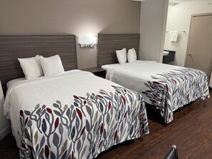 Deluxe Room, 2 Queen Beds, Non Smoking - Red Roof Inn Austin - Round Rock (Round Rock)