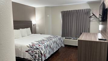 Desk, laptop workspace, blackout curtains, free cots/infant beds