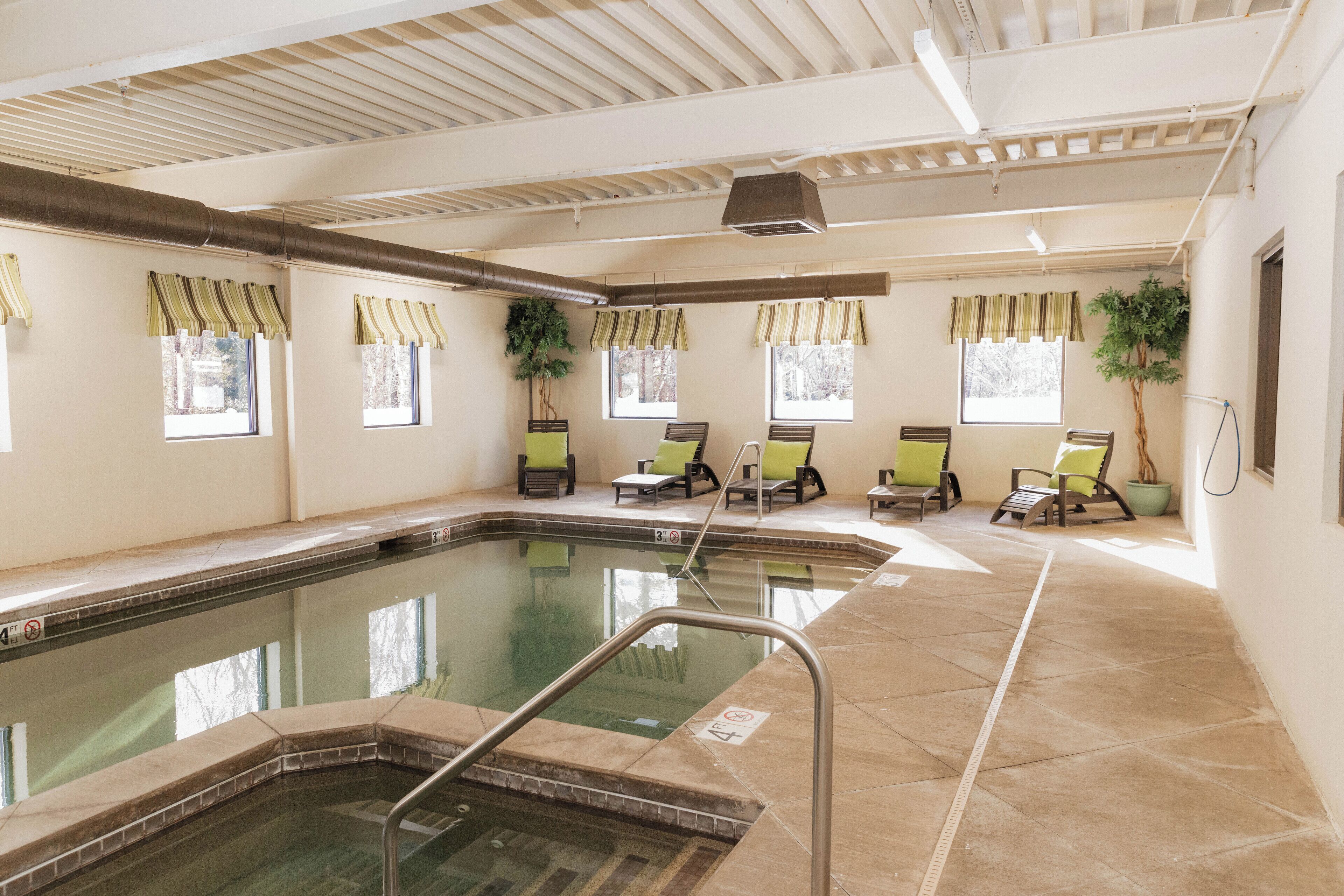 Hồ bơi trong nhà 