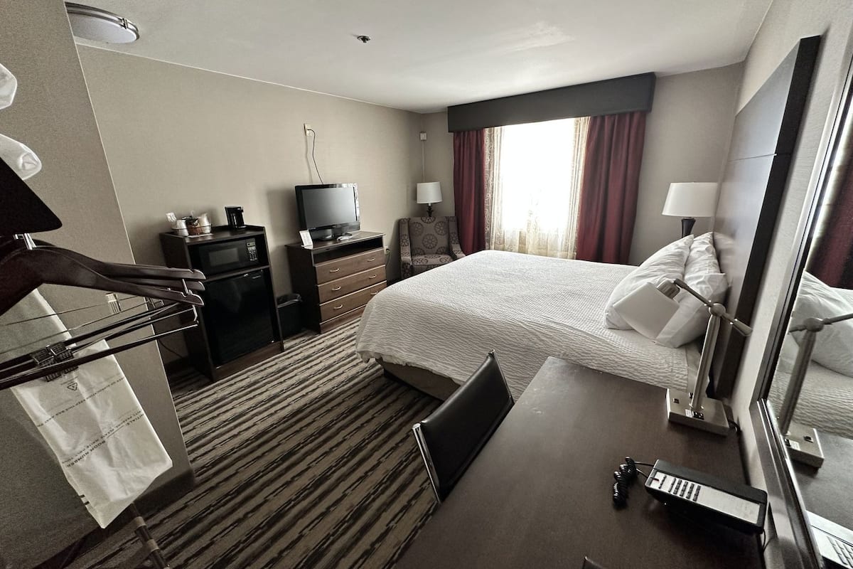 Desk, blackout curtains, free WiFi, bed sheets