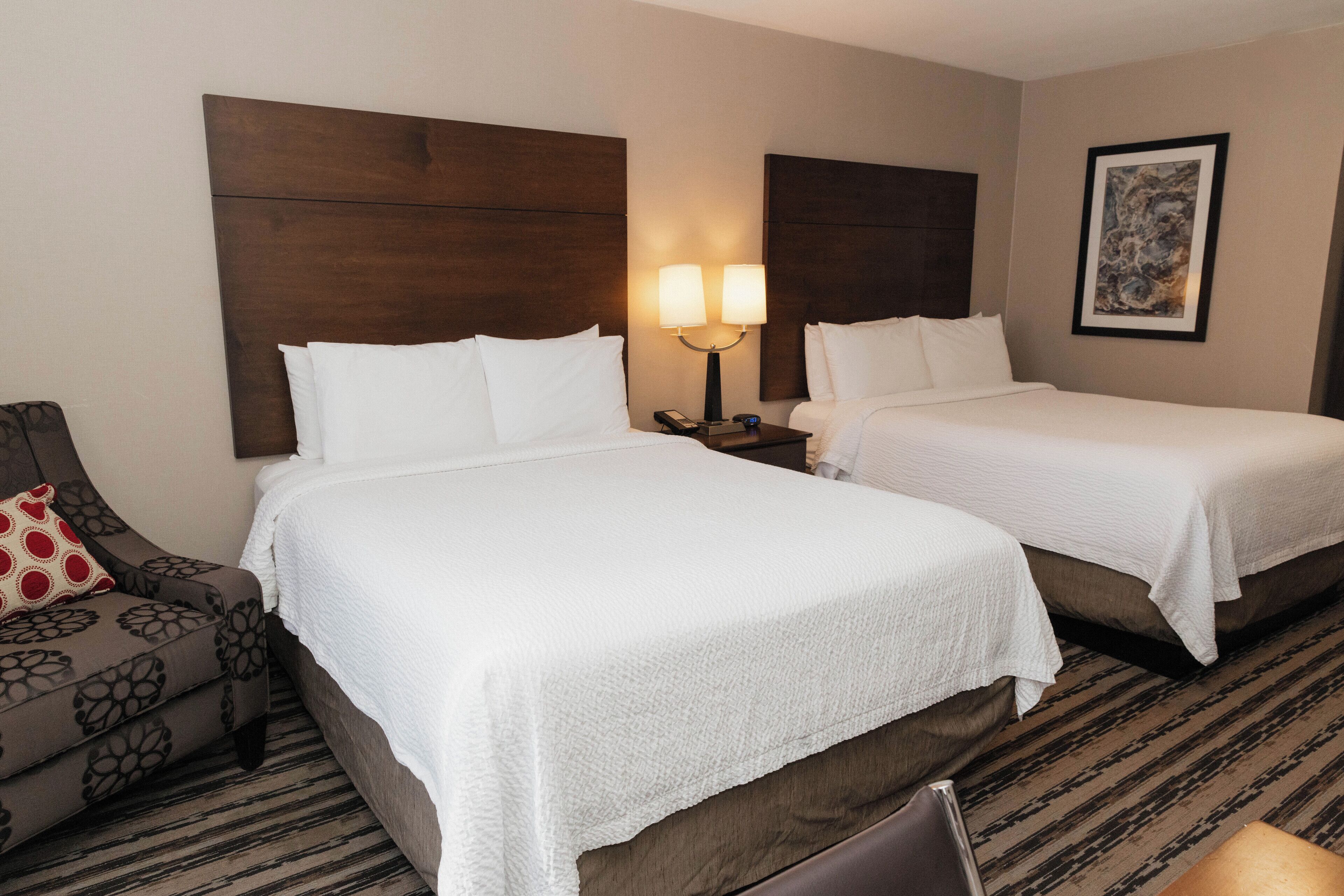 مكتب وستائر تعتيم وواي فاي مجانًا وملاءات أسرّة