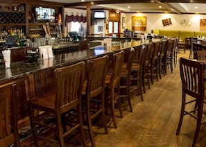 Bar (trong khuôn viên)