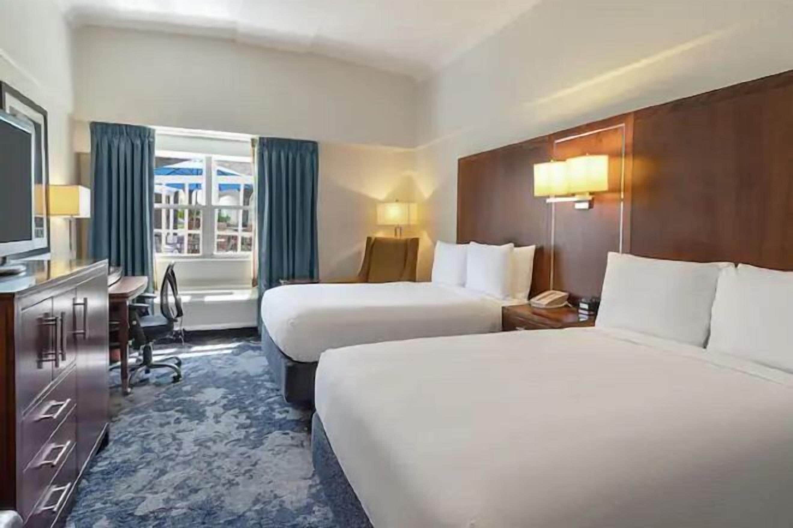 Ropa de cama hipoalergénica, caja fuerte, cortinas opacas