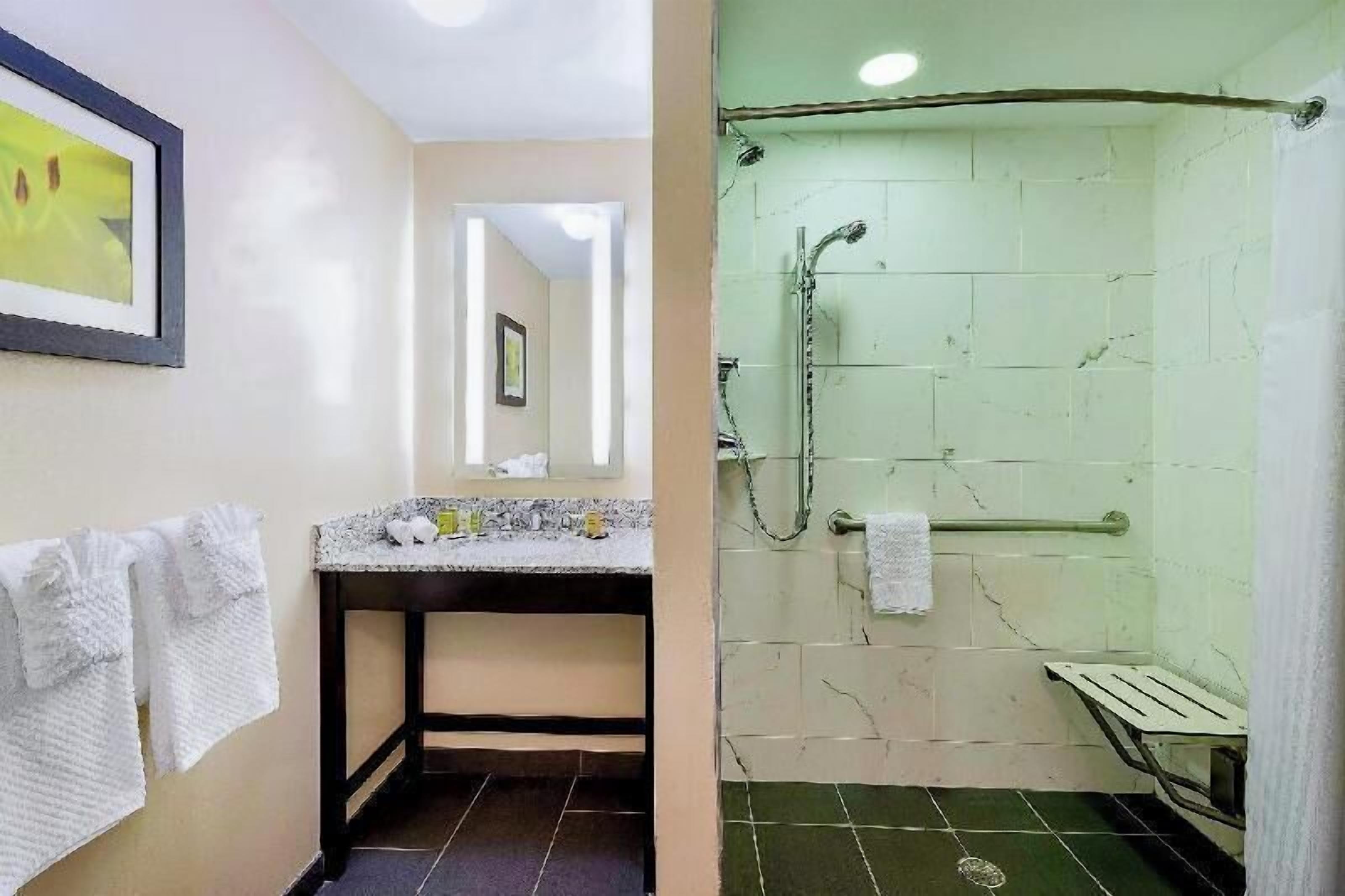 욕실 | 무료 세면용품, 헤어드라이어, 타월