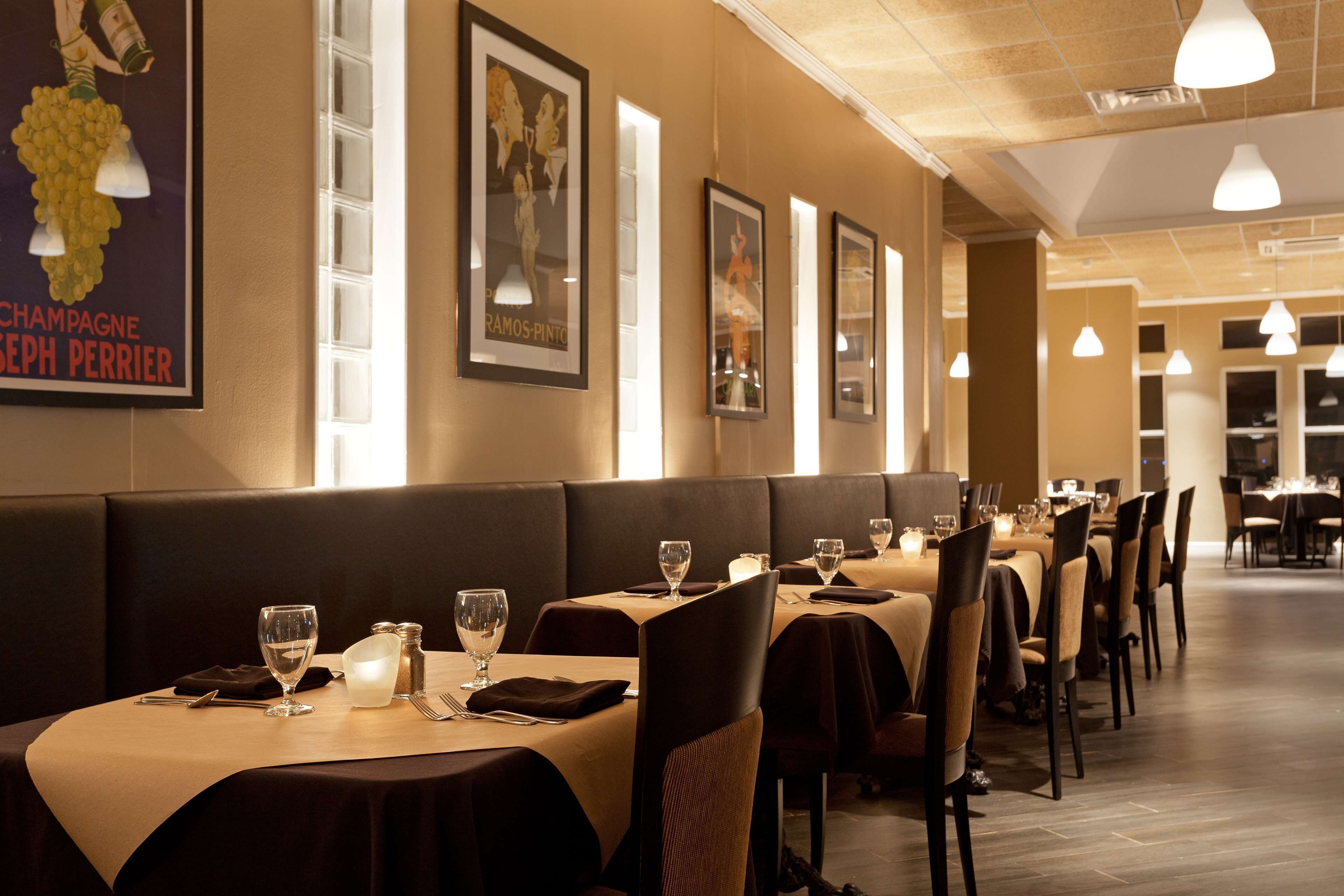 2 restaurants, breakfast, dinner served; american cuisine