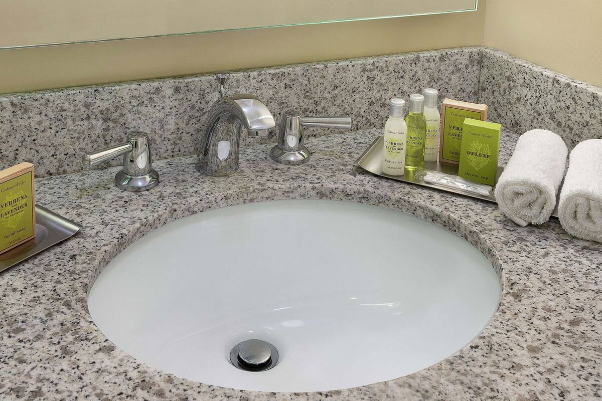 Salle de bain | Articles de toilette (gratuits), séchoir à cheveux, serviettes fournies