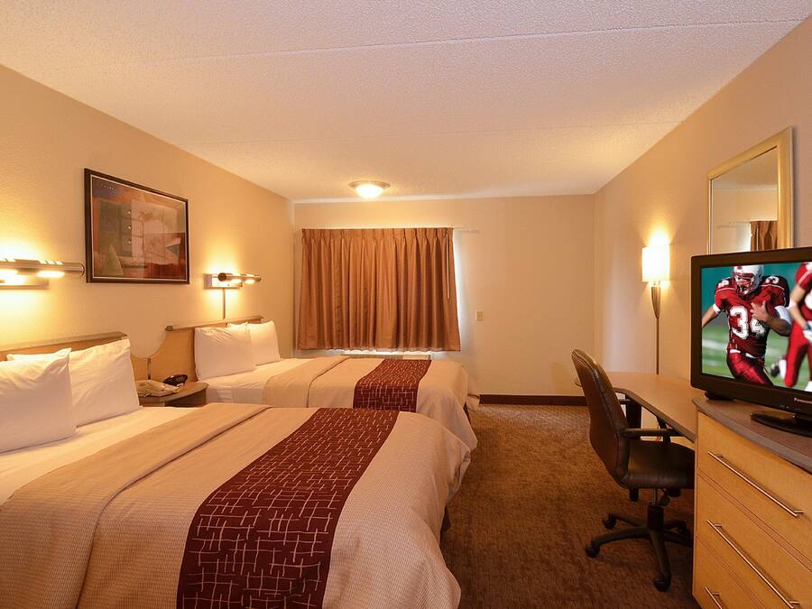 Standard Room, 2 Double Beds (Smoke Free) | Free WiFi, bed sheets