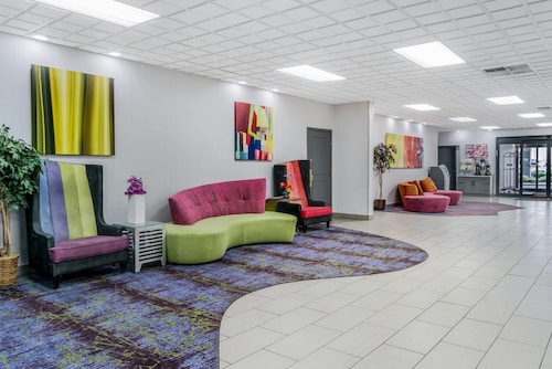 Quality Inn and Suites Livonia