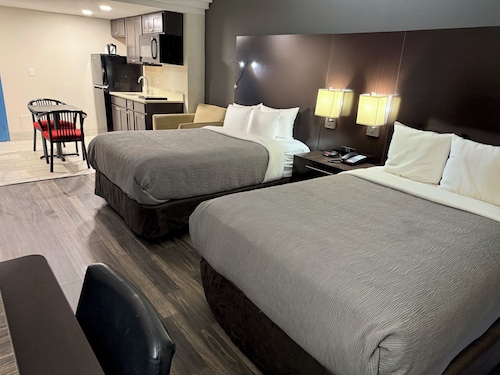 Quality Inn and Suites Livonia