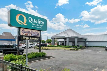 Quality Inn and Suites Livonia