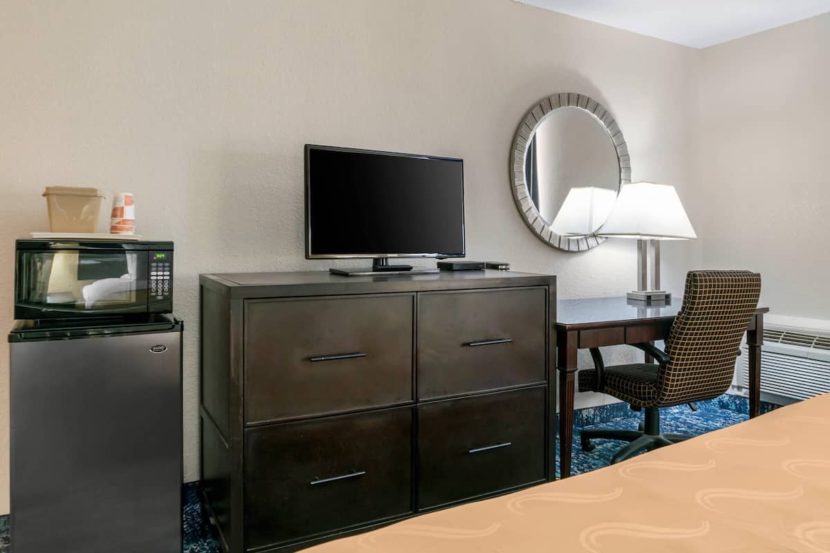 Suite, 1 King Bed, Non Smoking, Jetted Tub