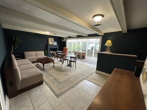Lobby lounge