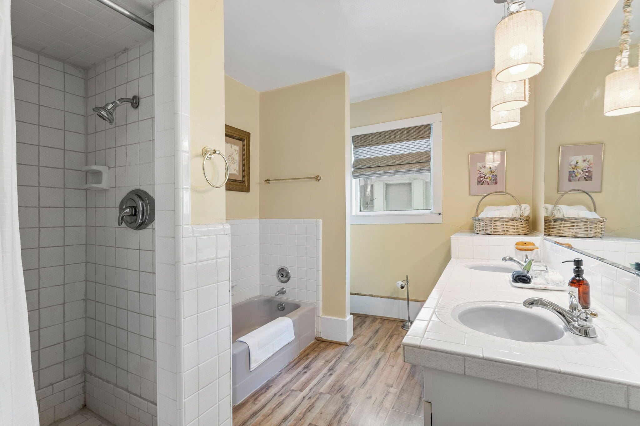 Superior Suite | Bathroom | Free toiletries, hair dryer, bathrobes, towels