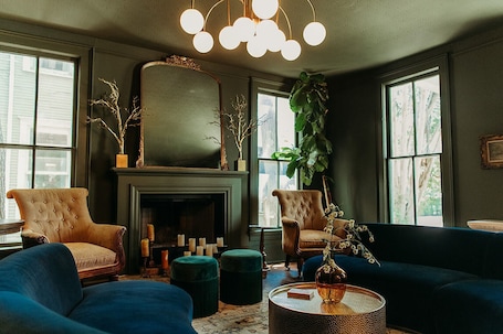 46-英寸智能电视(配备数码频道)、Hulu、流媒体服务