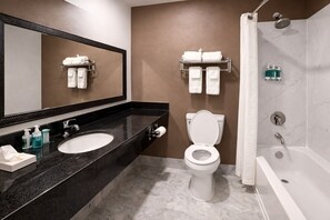 Combined shower/tub, free toiletries, hair dryer, towels