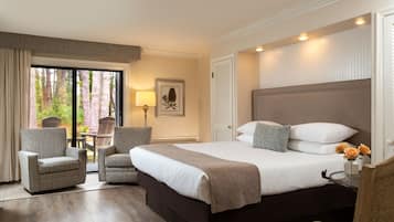 Rom – deluxe, 1 kingsize-seng | Individuelt dekorert, individuelt innredet og skrivebord