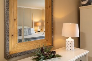 Deluxe Room, 1 King Bed