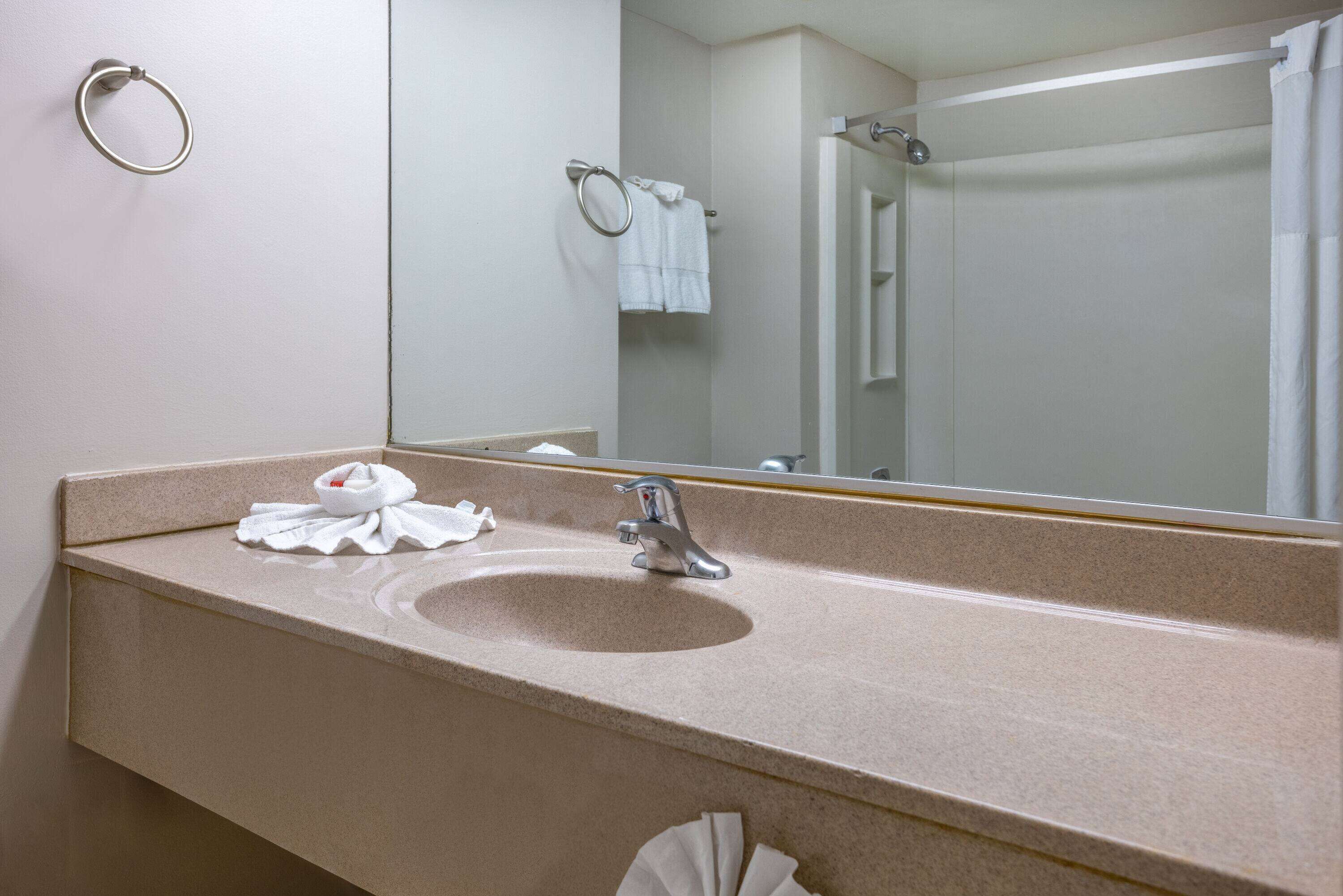 Combined shower/tub, free toiletries, towels, soap