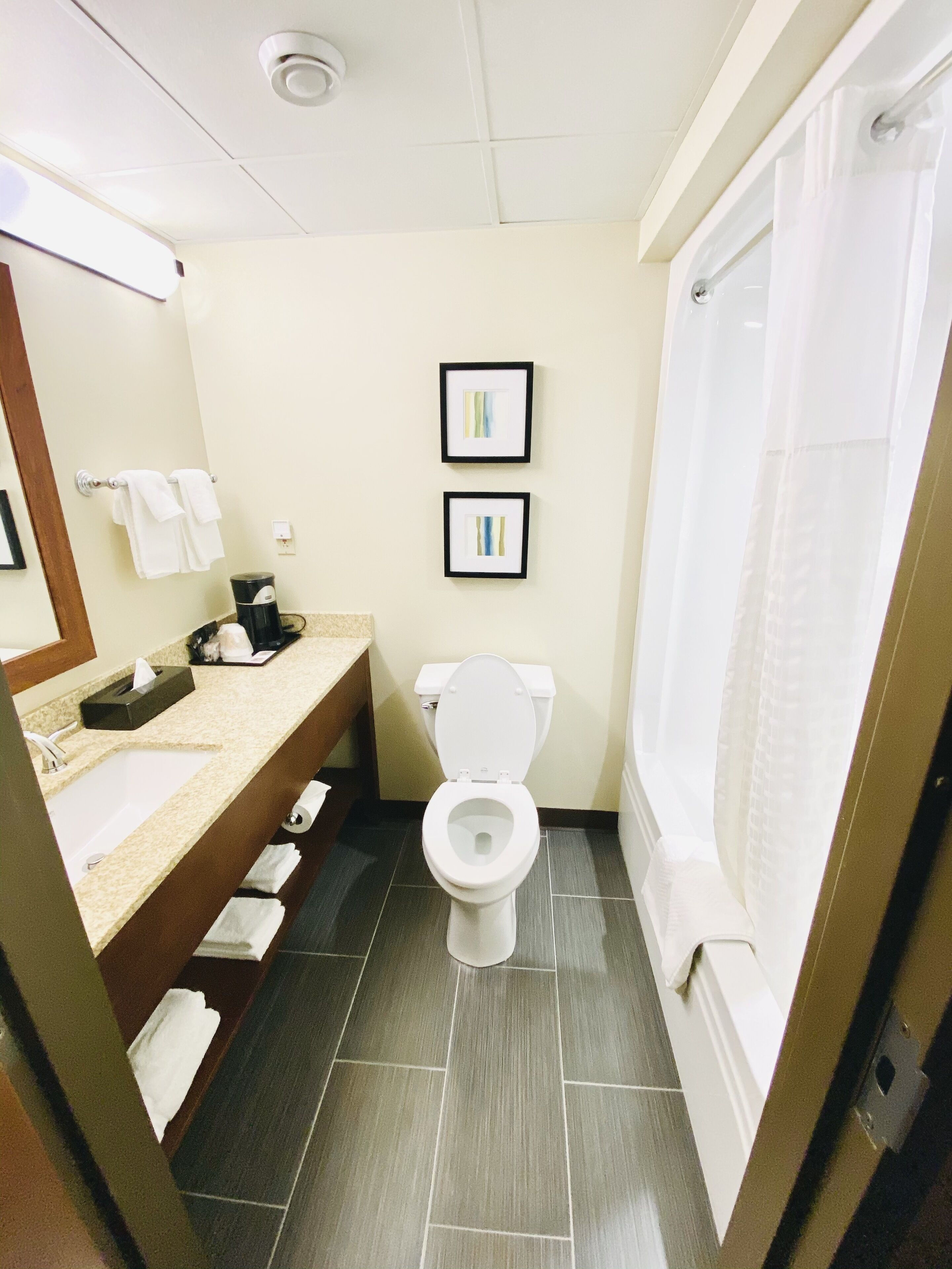 standard double room, 2 double beds, non smoking | bathroom | free toiletries, hair dryer, towels