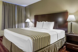 Suite, 1 King Bed with Sofa bed, Non Smoking | Iron/ironing board, free cots/infant beds, free WiFi, bed sheets - Econo Lodge Inn & Suites Triadelphia - Wheeling (Triadelphia)