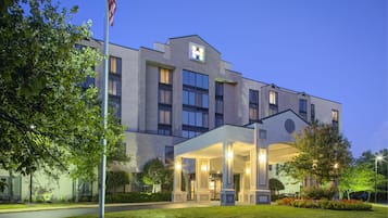 住宿正面 (夜晚)