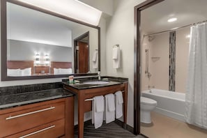 Combined shower/bathtub, designer toiletries, hair dryer, towels