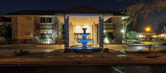 HomeTowne Studios by Red Roof Ridgecrest