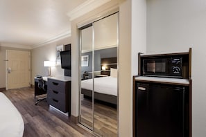 Standard Room, 1 King Bed, Non Smoking, Microwave | Desk, blackout drapes, iron/ironing board, free WiFi