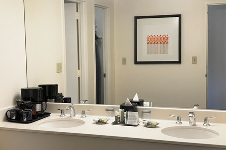 Washington Plaza Hotel - Image 41
