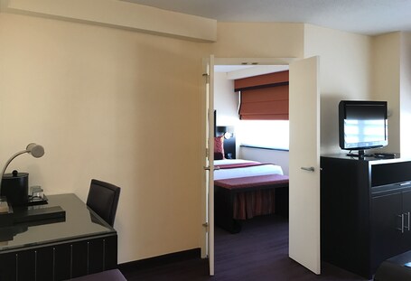 Washington Plaza Hotel - Image 105