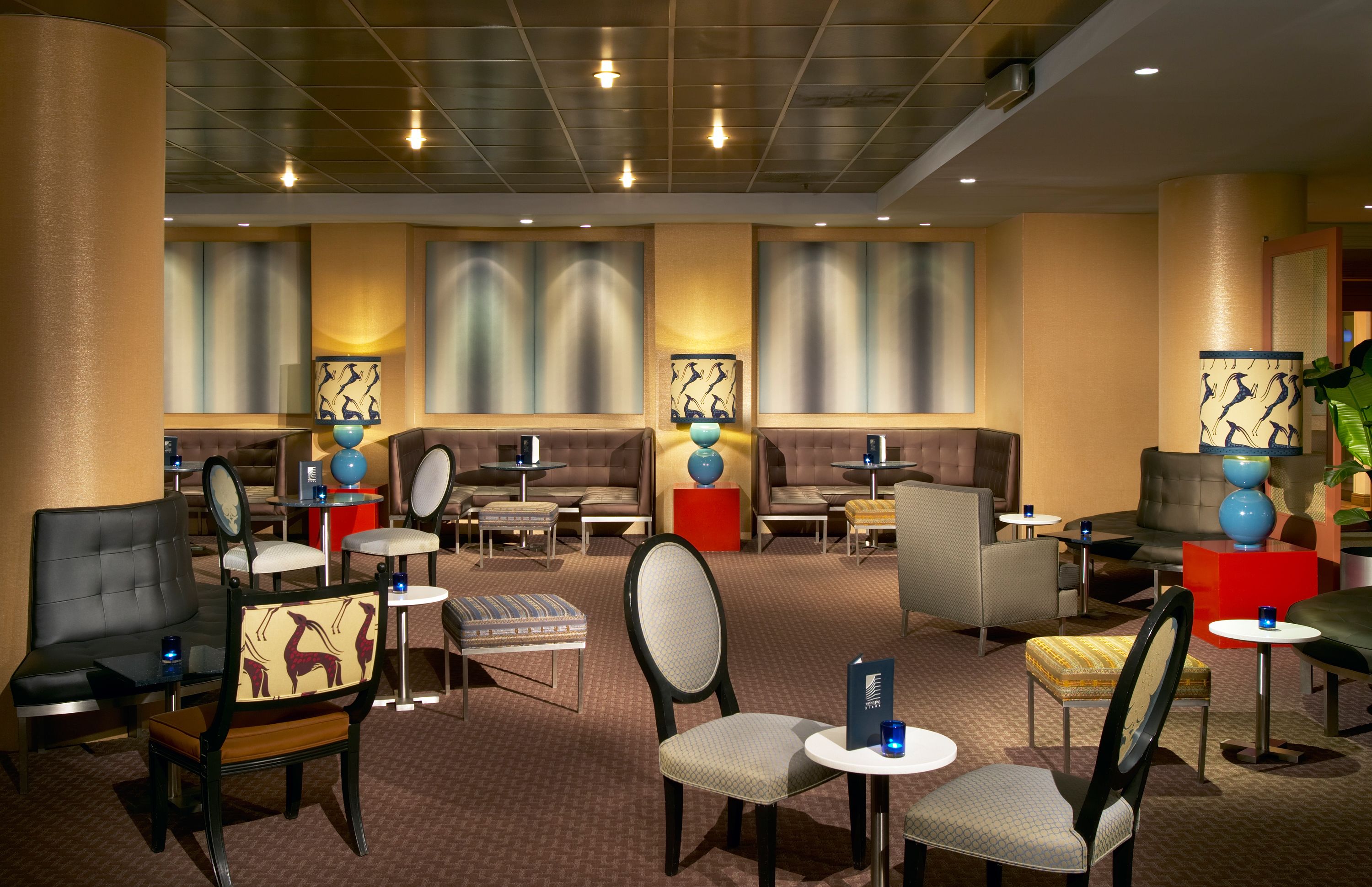 serves dinner and happy hour