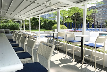 Terrace/patio. Washington Plaza Hotel