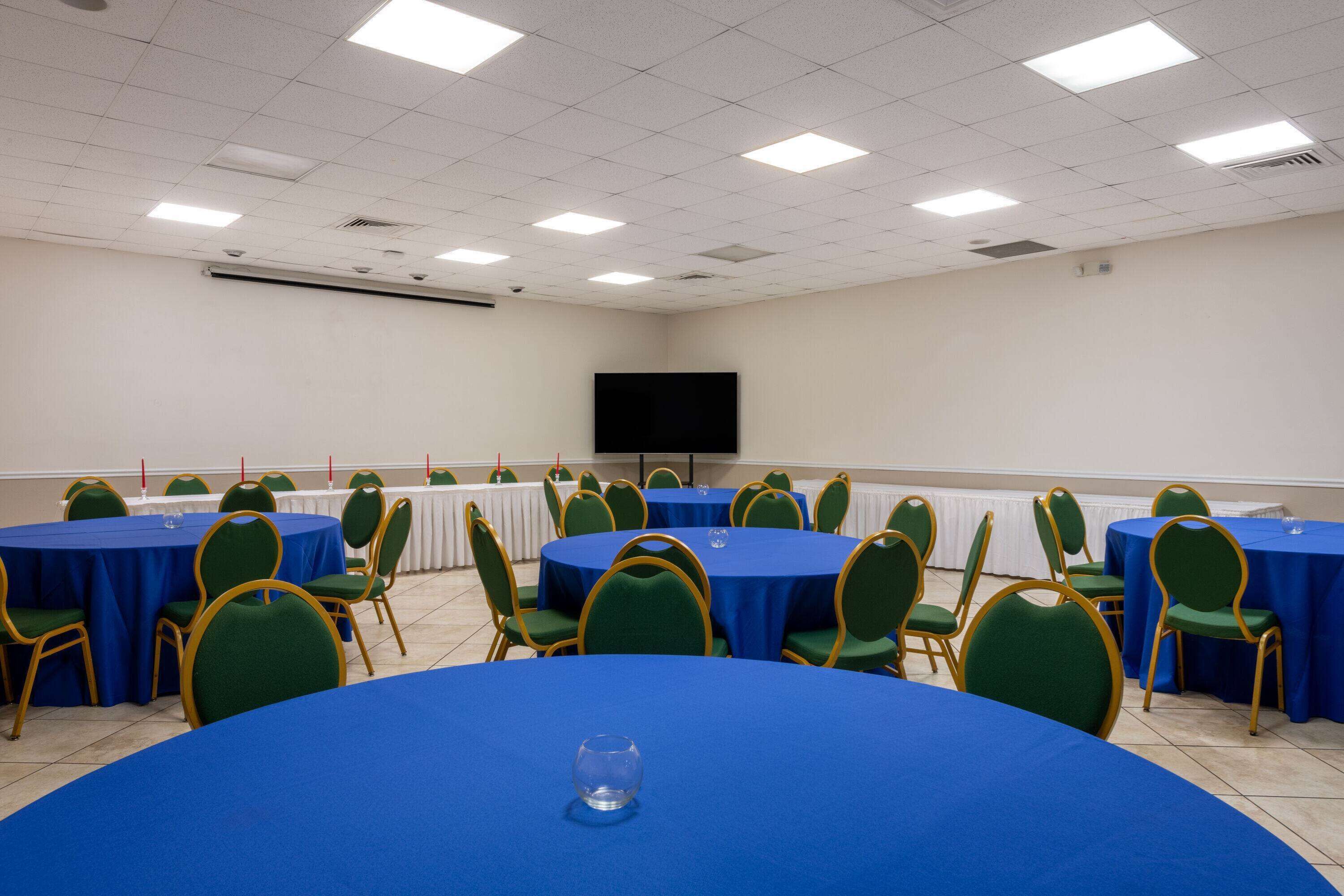 Photo - Ramada by Wyndham Kissimmee Gateway