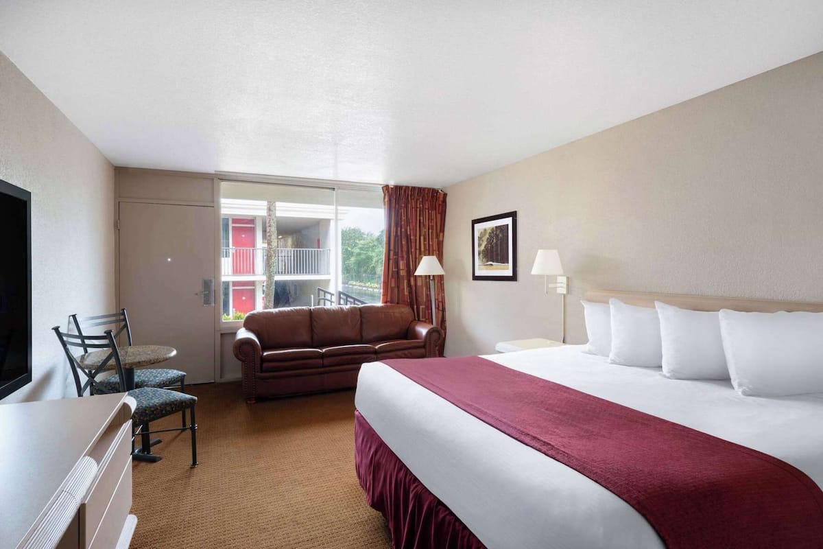 In-room safe, desk, soundproofing, iron/ironing board