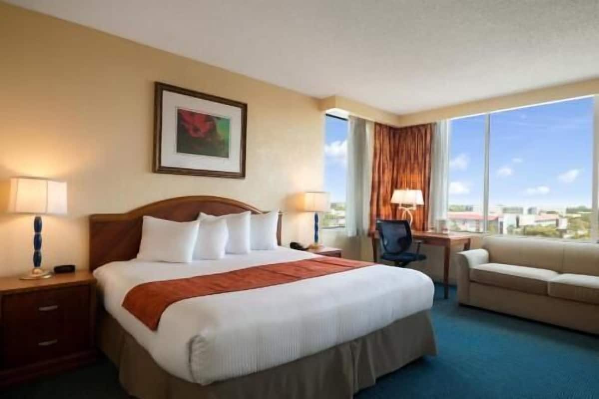 In-room safe, desk, soundproofing, iron/ironing board