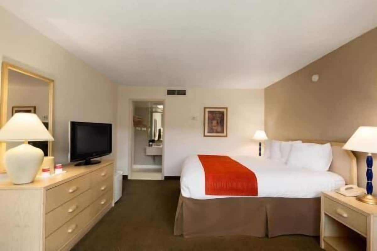 In-room safe, desk, soundproofing, iron/ironing board